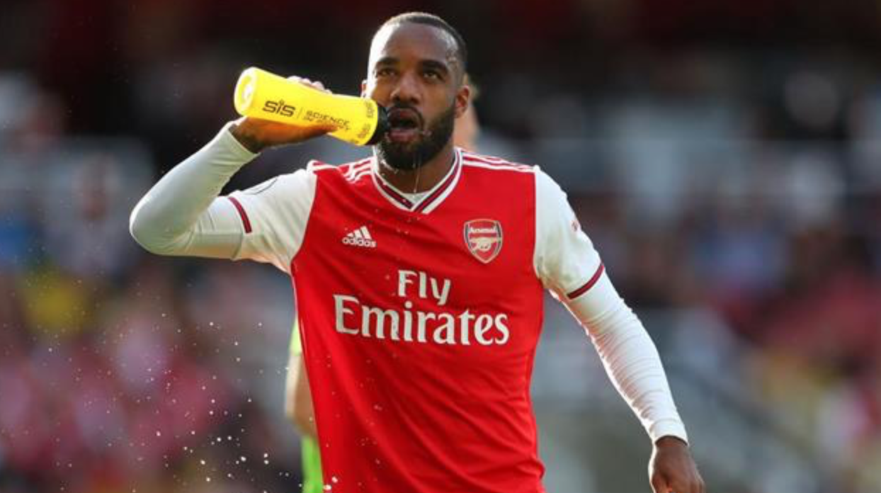 Нападающий " Арсенала" Ляказетт в ближайший месяц не сыграет.